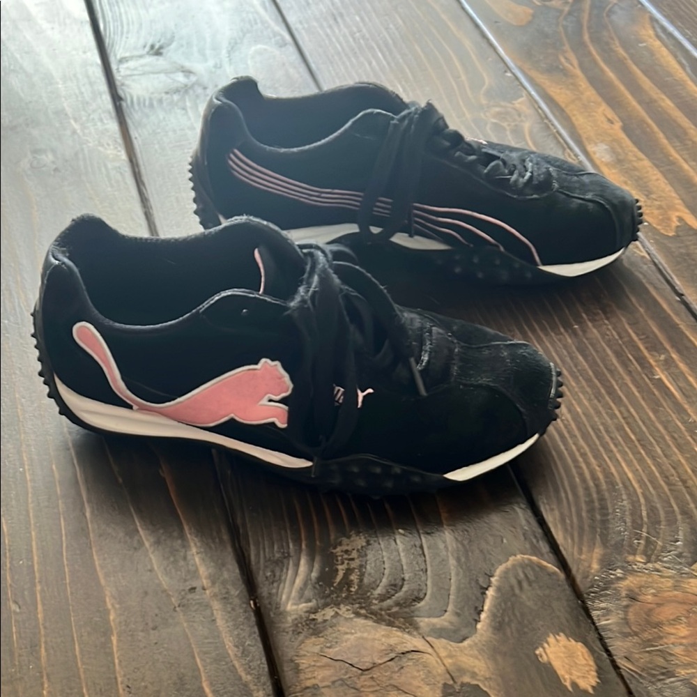 Women’s Puma Elite Black and Pink Sneakers -Size 8